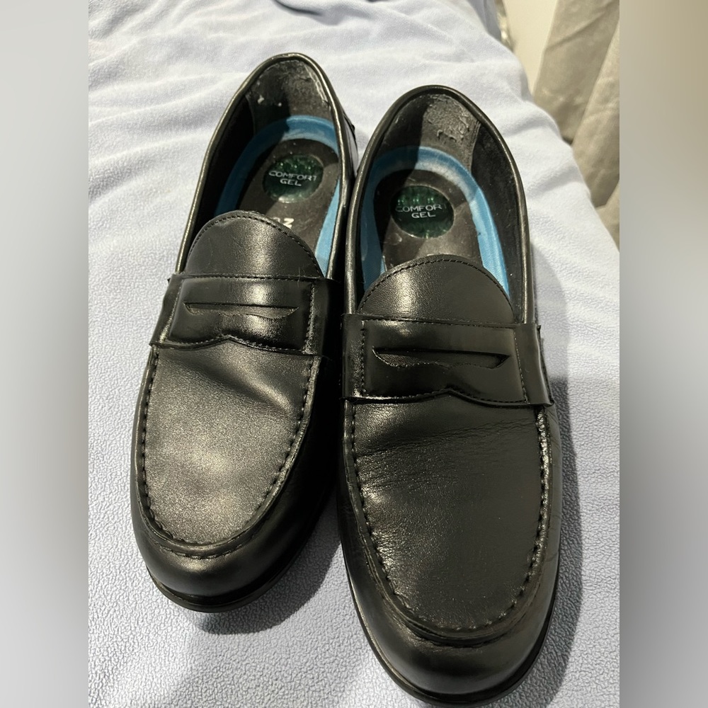 Nunnbudh Mens Black Slip-On loafer